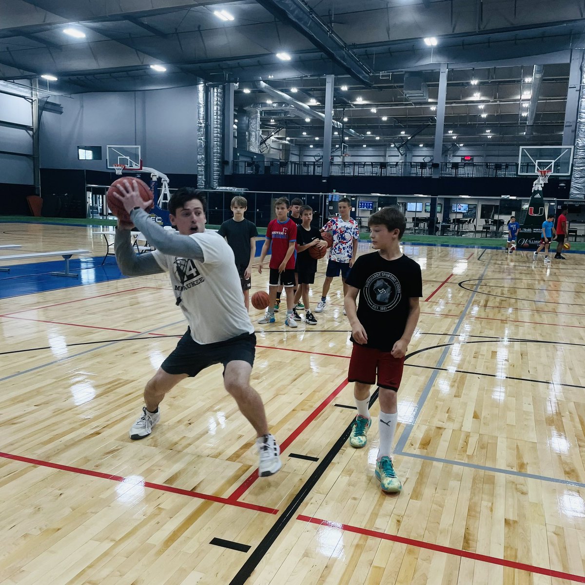 M14HoopsMKE's tweet photo. Scoring Camp Day 2! Training has to translate. Working on Attack to Finishing and the principles of each. Let’s go!! https://t.co/kjA8uOIMv8