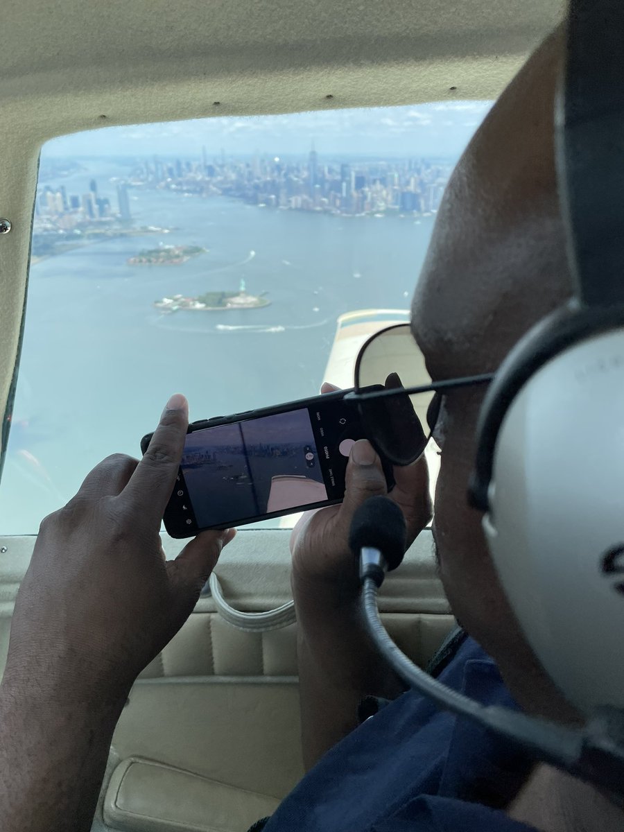 RushingSkyBound's tweet image. Flying to #NBAAForum at HPN in style with a quick wing rock to the Lady along the way! #BizAvWorks