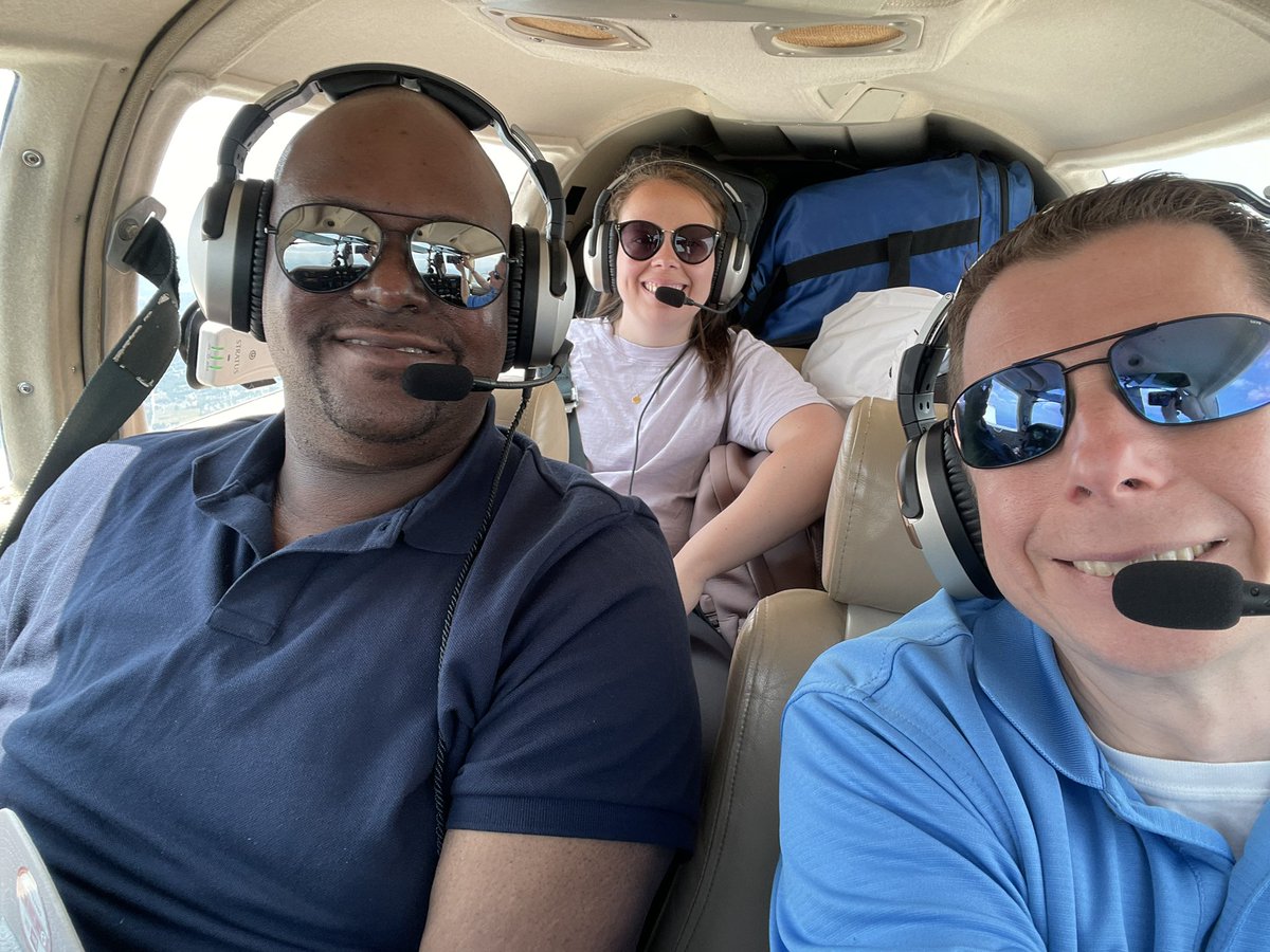 RushingSkyBound's tweet image. Flying to #NBAAForum at HPN in style with a quick wing rock to the Lady along the way! #BizAvWorks