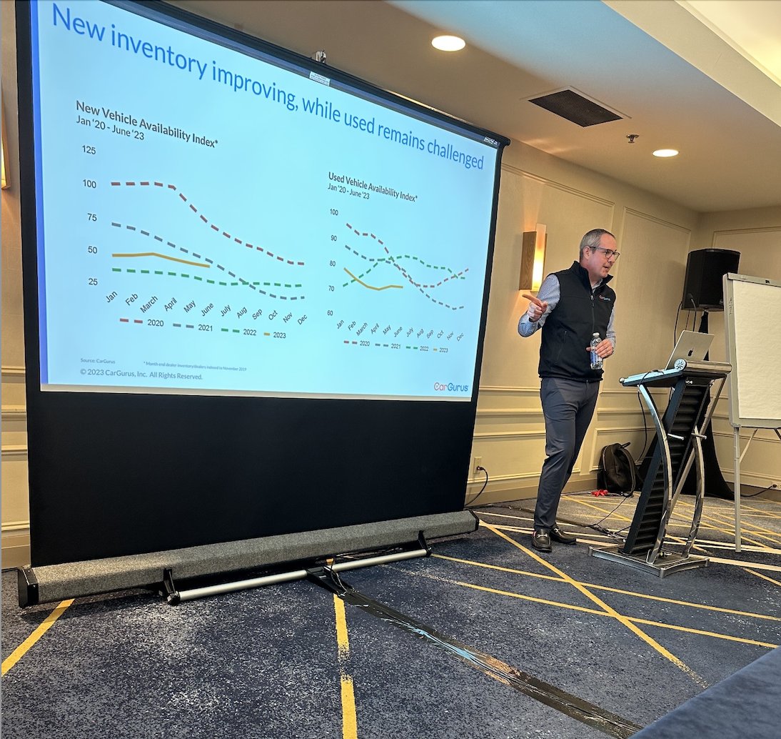 CarGurus is live from Toronto at Canada's Used Car Week! Our very own Kevin Roberts just delivered an engaging presentation on navigating current market trends and consumer behaviors. Thanks to everyone who joined the session! 
📸Credit: Corinne Magee