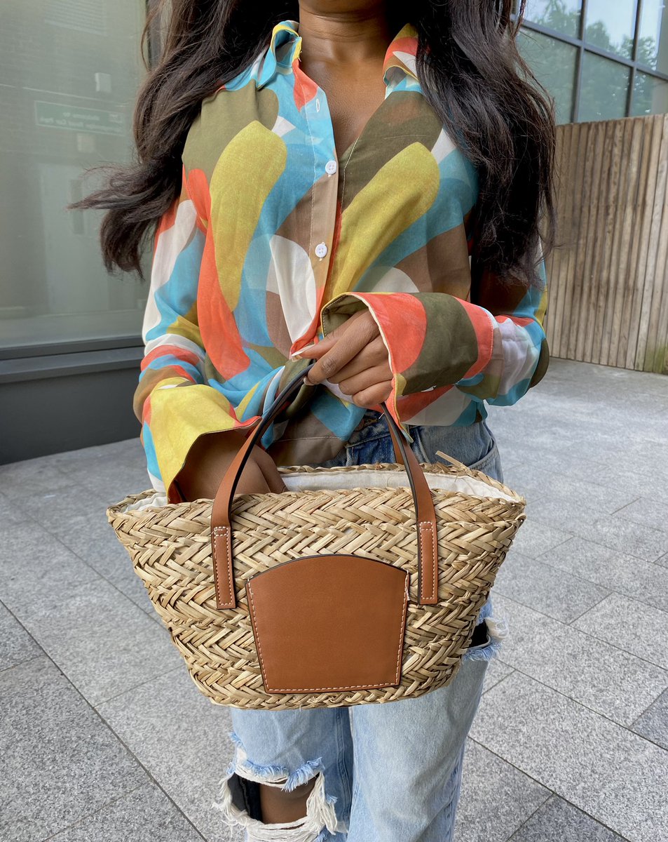 Get your basket bags out. Summer has officially entered the chat. 🧺🌤 #summer #summerstyle