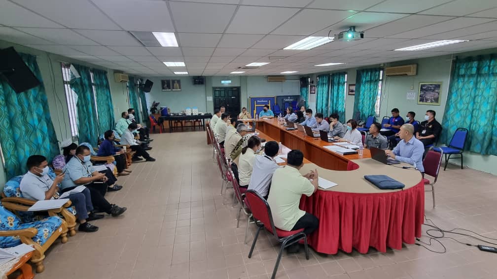 13 hb Jun 2023 MESYUARAT PRA PEMBINAAN PROJEK NAIKTARAF SISTEM GAS PERUBATAN HOSPITAL LABUAN (REKA DAN BINA). - MOGA PROJEK DAPAT DISIAPKAN MENGIKUT JADUAL

<a href="/irahmadredza/">Ahmad Redza Ghulam</a>
<a href="/IPJKR_Official/">JKR Malaysia Rasmi</a>
<a href="/FaizulHanapiah/">Faizul Ali Hanapiah</a>
