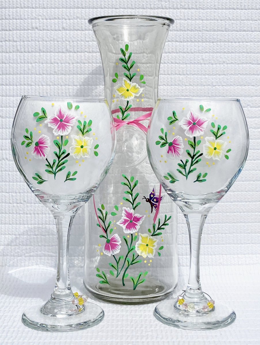 etsy.com/listing/100123… #carafeandglasses #carafe #wineglasses #SMILEtt23 #weddinggift #showergift #EtsyStarSeller #etsygifts #giftsforher #entertaining
