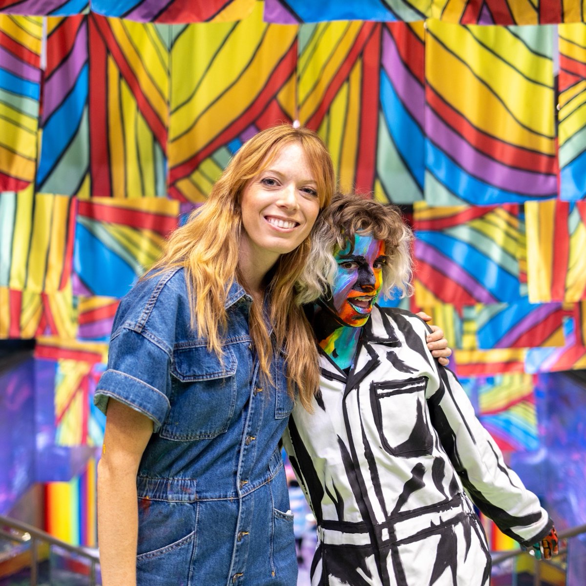 AlexaMeadeArt's tweet photo. It was so great painting you @desmond_amazing! Thank you for coming to Wonderland Dreams.
⁠
Photo by Chris Stewart
⁠
#alexameadeart #desmondisamazing #desmondnapoles #livingpainting #interactiveart #wonderlanddreams #pride #pridemonth #rainbow https://t.co/Vn5bGkBQGk