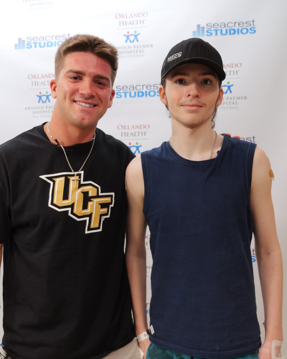 🏈 @UCF_Football quarterback and @UCF_Baseball outfielder, John Rhys Plumlee, brightened patients’ day with bedside visits and an interview, including a friendly game of paper football, at #SeacrestStudios.

 #OrlandoHealth | @UCFKnights | @RyanFoundation