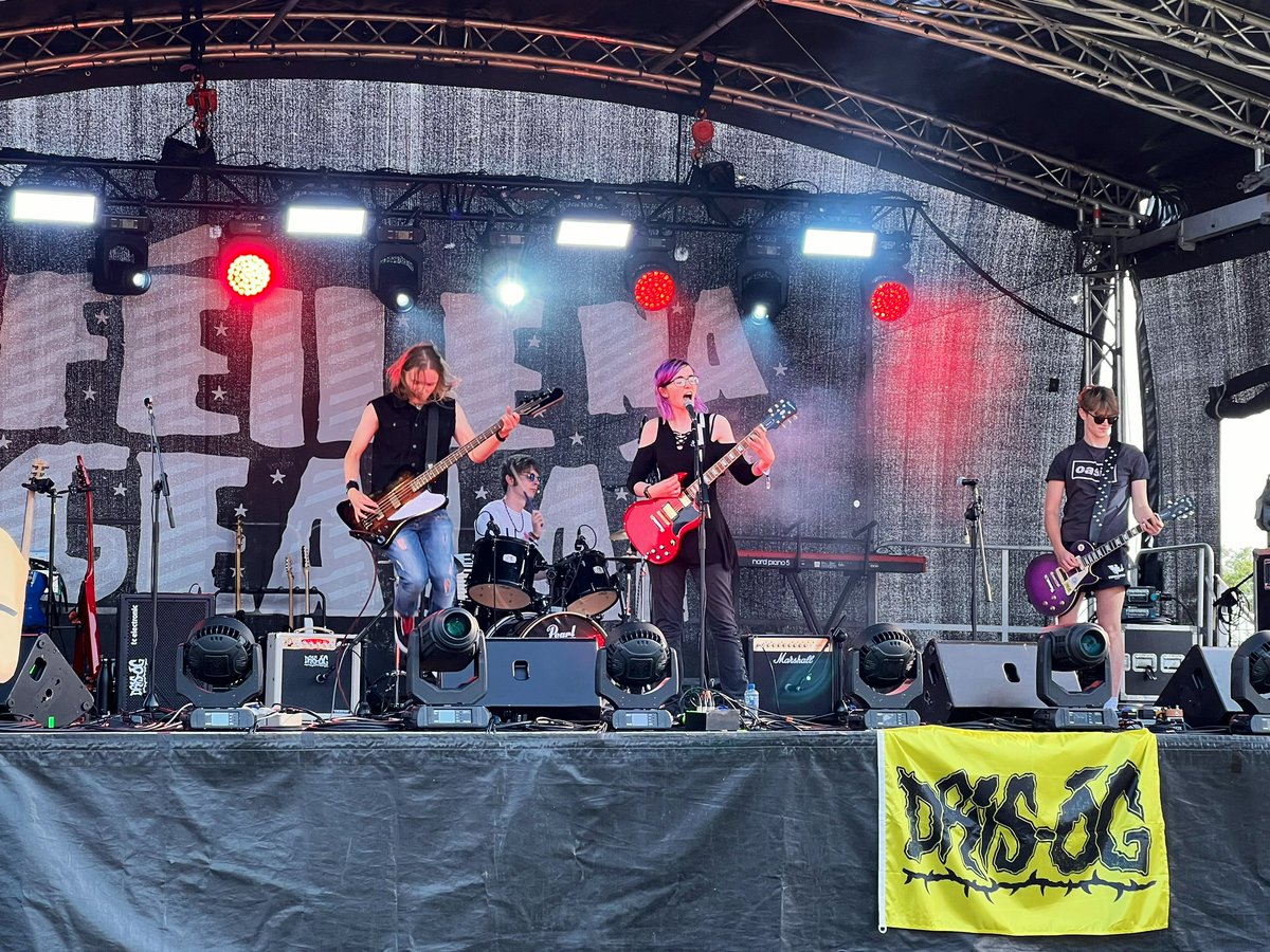 Dris-Óg (@dris_og) on Twitter photo GRMA <a href="/FeilenaGealai/">Féile na Gealaí</a> as an deireadh seachtaine den chéad scoth! 🖤
Beidh muid in <a href="/ClubArasnanGael/">Club Áras na nGael</a> an Déardaoin seo don Mála Measctha. Ticéidí anseo: eventbrite.com/e/639783649117 GRMA <a href="/FeilenaGealai/">Féile na Gealaí</a> as an deireadh seachtaine den chéad scoth! 🖤
Beidh muid in <a href="/ClubArasnanGael/">Club Áras na nGael</a> an Déardaoin seo don Mála Measctha. Ticéidí anseo: eventbrite.com/e/639783649117