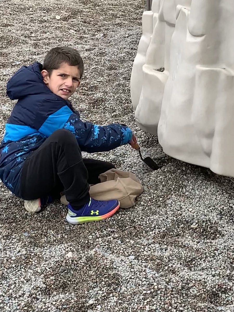 ErinMalone15's tweet photo. Outside play on a cold day in June ⁦@cowanelementary⁩ ⁦@MsChristinaHow⁩ https://t.co/KOU3kW6wV7