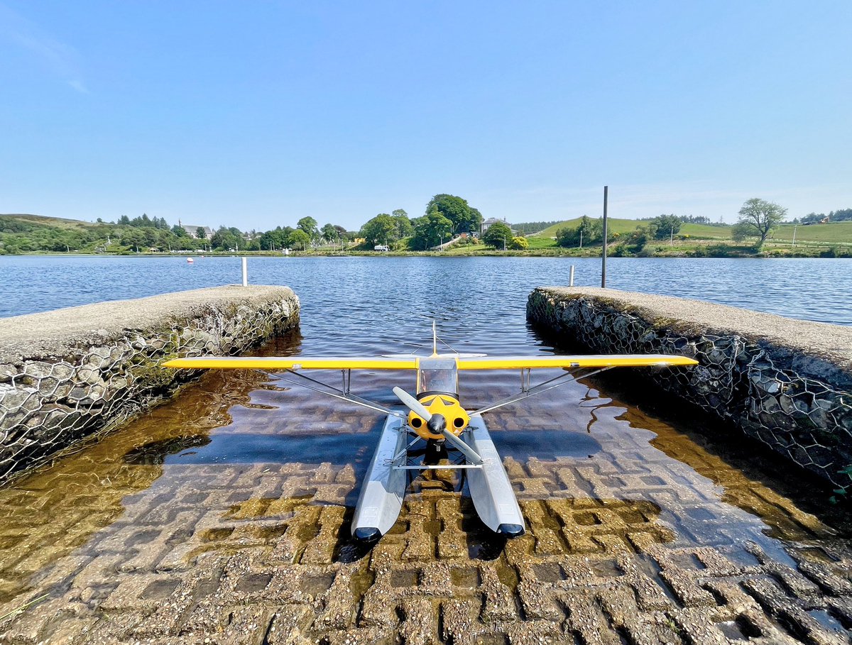 BuryMetroFlying's tweet photo. On my Loch this morning … a bit of floatplane flying, bit of SUPing and a bit of lunch in the heat of 38Cdeg. Yes, this is actually the Highlands of Scotland ☀️🏄‍♂️✈️ and it’s not raining 🤣 https://t.co/akyQ0MtbMh