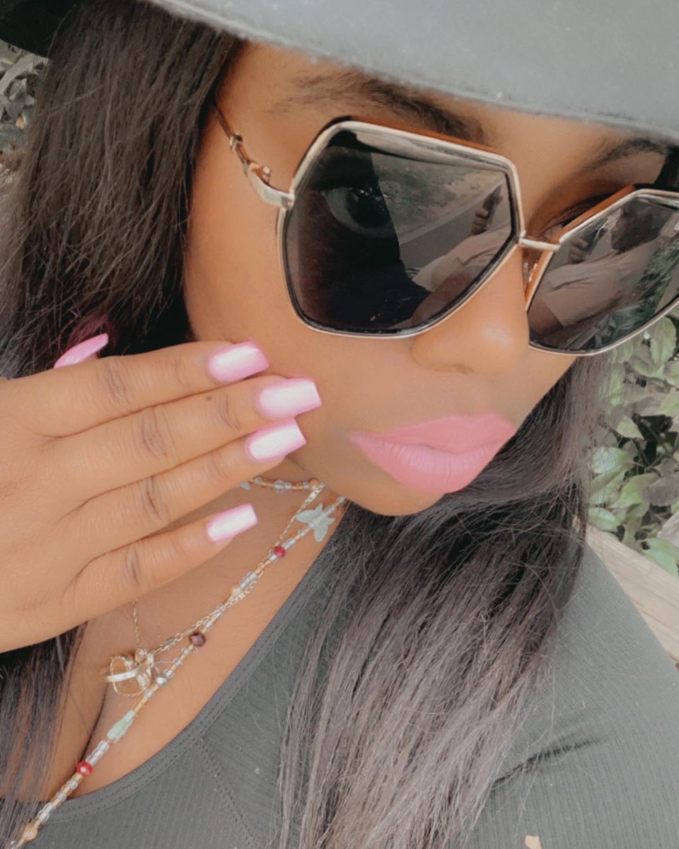 rahriiesymoni's tweet photo. We Outside 🤭 

Pwiddy Pink 🌸

New EP Out Soon 🗣️

#RahriieSymoni #Rahriie #PwiddyInPink #SometimesLetThePinkPinkaray #CuteUp #rahriiesback #NewMusicOutSoon #NewMusic #MusicComingSoon #JamJamJamJamWeather #TooMuchHairForTheSunHat #FeelTheHeat #SymFace #JustLippy #HumidHair 

🖤 https://t.co/ll1sMfc32o
