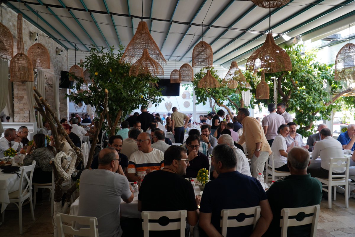 Davut Çetin’den gövde gösterisi gibi buluşma
<a href="/DavutCetin/">Davut Çetin</a> <a href="/AntalyaTSO/">Antalya TSO</a> #Antalya #SONDAKİKA

haberimizvar.net/davut-cetinden…