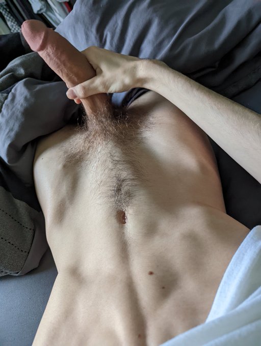 I was trying to sleep alittle more but my morning wood made it very difficult. https://t.co/gTKSJ6QP