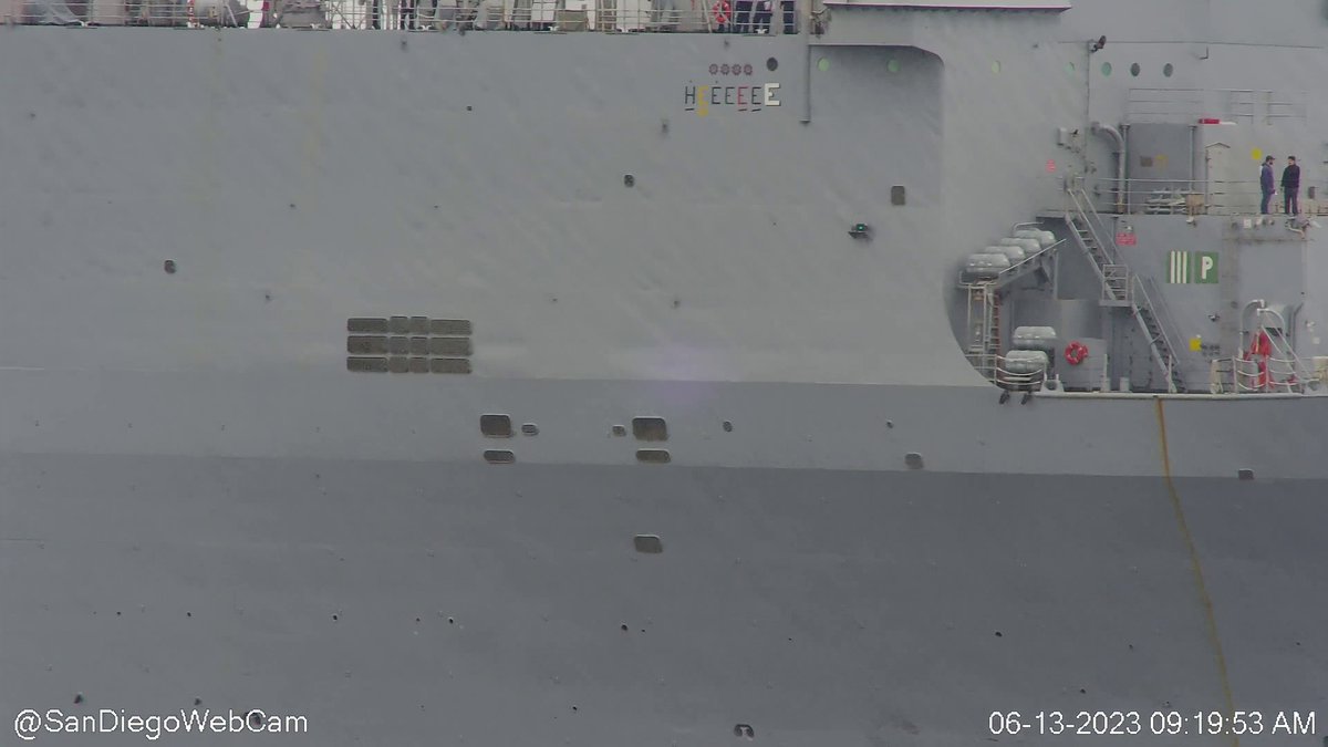 I am 86% sure I saw a naval vessel near San Diego. Follow along: youtube.com/watch?v=fFj4wn…, credit to <a href="/SanDiegoWebCam/">San Diego Web Cam</a>