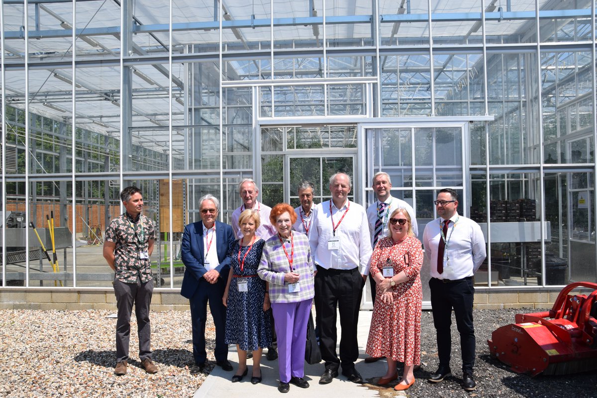HLHorticulture's tweet photo. We also visited @Hadlow_College to speak to staff and students about land-based qualifications, designing a physic garden🌸, and how technology like drones and hydroponics is helping us to grow more tomatoes and grapes 🍅🍇. https://t.co/K5CJzc3IvO