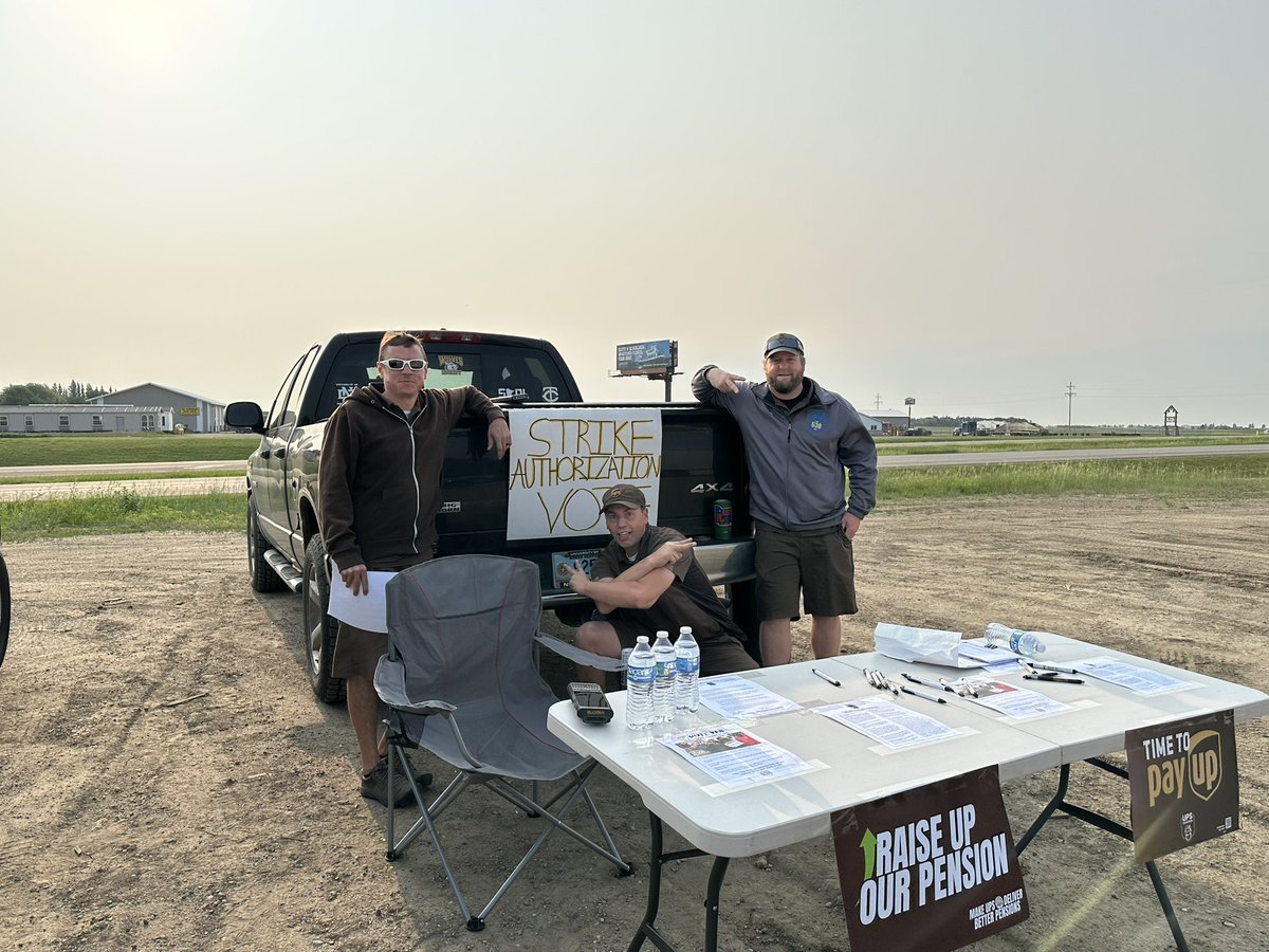 Teamsters638's tweet photo. Minot, North Dakota @Teamsters made their voices heard in a BIG way this morning. The work from Nathan and Tony the past two days will give our negotiators the power to get STRONG language in this contract. Language they deserve!
#VoteYes
#WinUnited https://t.co/PS7W6kdQhs