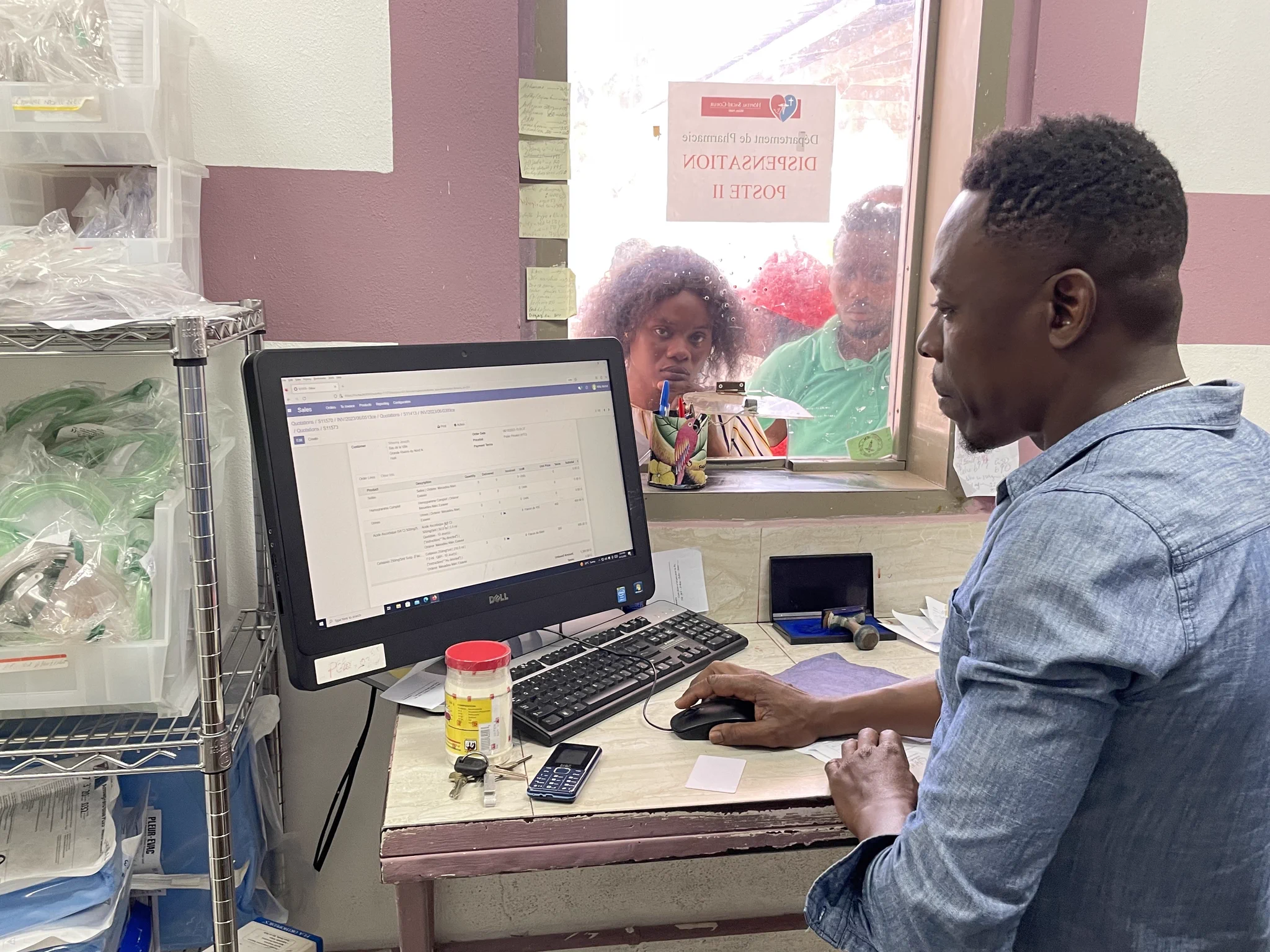 Seamless integration between the pharmacy and the EMR system.