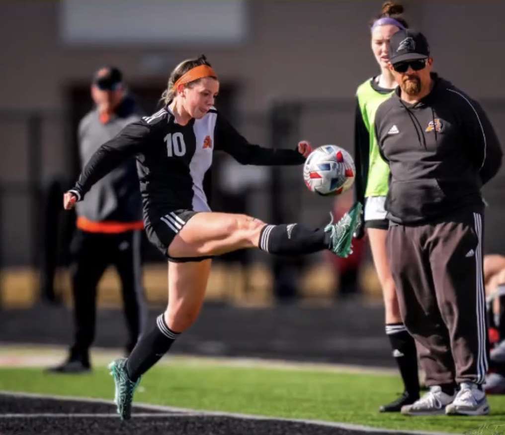 Emaree_Gibson3's tweet photo. @SoccerMomInt One of my favs from @khill_shot during the @SoccerLadycat 2022-2023 season!! https://t.co/bVWK2DA0VJ