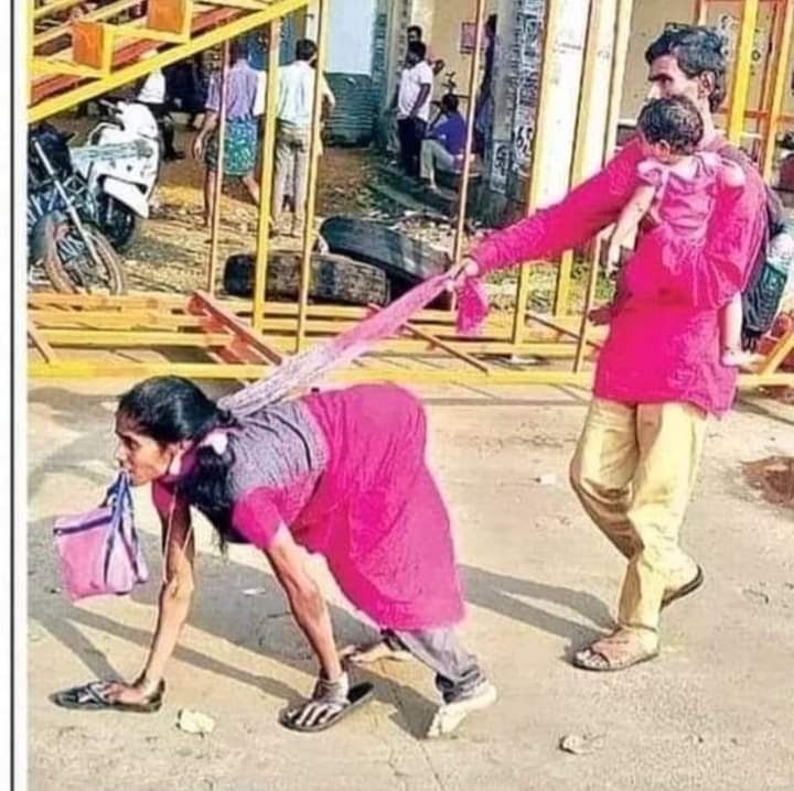 कुछ सीखना है, तो इस परिवार से सीखो इनके पास कोई शिकायत नही है,न कोई बहाना है,की पति अंधा है, पत्नी दोनों पैर से दिव्यांग है..

दोनों एक दूसरे का सहारा बने हूए है,

ये तस्वीर दो प्रेरणा दे रही है,

1.जीने के लिए बहाना नही समाधन खोजो !
2.परिस्थिति जो भी हो साथी का साथ नहीं छोड़े !