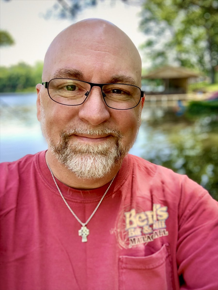 TV_Promo_Dude's tweet photo. Happy Tuesday my friends. ✌️✌️ #RecoveryPosse #SoberLife #ODAAT #617Days https://t.co/BOy4mE40dJ