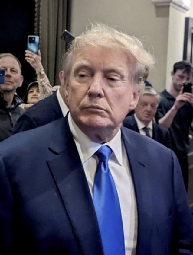 Many people are saying that Donald Trump looks like shit on his arraignment day. 
#TrumpArraignment