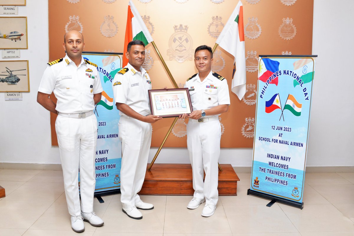 National Day of #Philippines was commemorated at School for Naval Airmen,#Kochi on 12 Jun 23. Trainee officers of #PhilippineNavy at #SouthernNavalCommand took part in the celebrations acknowledging training initiatives of the #IndianNavy.
#Bridgesoffriendship
@Philippine_Navy