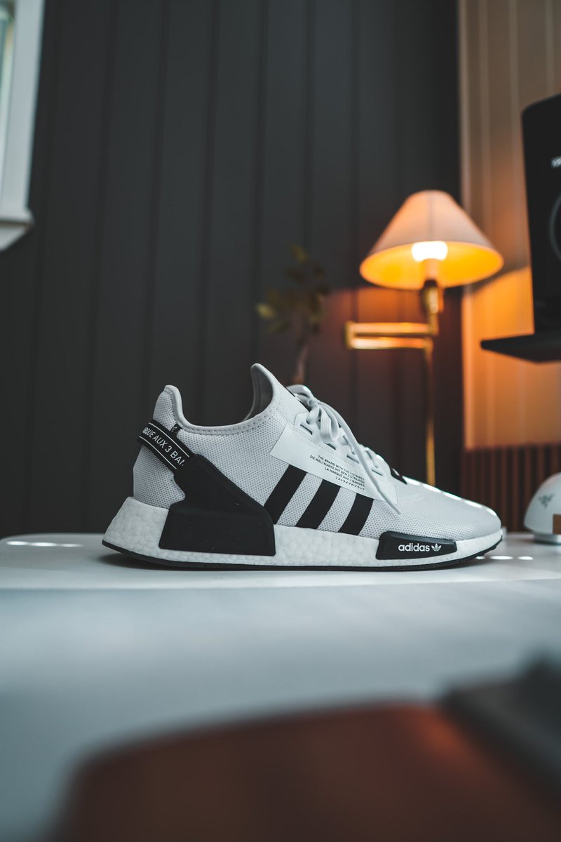 espennk's tweet photo. The sharpness of sigma 16mm f/1.4 🔥

#sonyzve10 #sigma #adidasnmdr1v2 #lightroom #bokeh https://t.co/c2F1hGOhF9