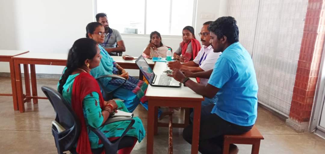 SharanaOfficial's tweet image. Children at the Digital Lab attending a weekend catch-up class ‍🙋‍♀️🖥

Straive #digitaleducation #computerliteracy
