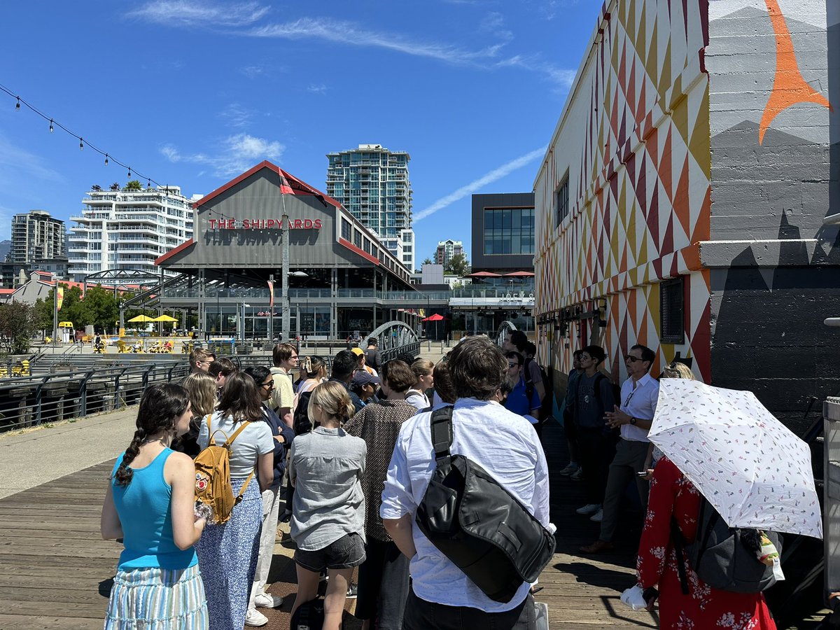 leanneroderick1's tweet image. Huge thanks to @CityOfNorthVan - Magda and David - for giving @GeogSFU students an informative tour of Shipyards public space, planning history, and operations!