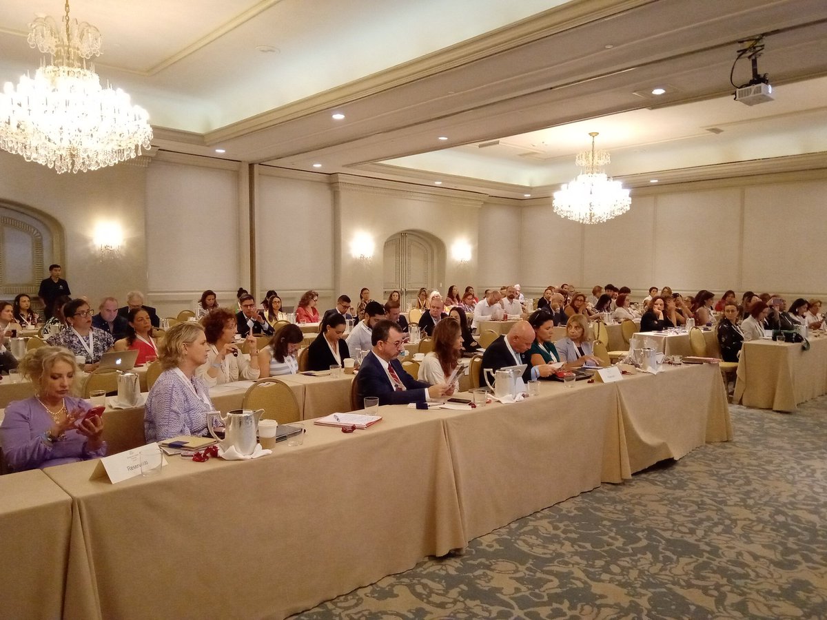 Preguntas de la audiencia. <a href="/Soniaalvarezgom/">Sonia Alvarez</a> presidenta de la Asociación de Abogados Colaborativos de Familia. #aijudefa2023 <a href="/AColaborativos/">A.C.F.</a>