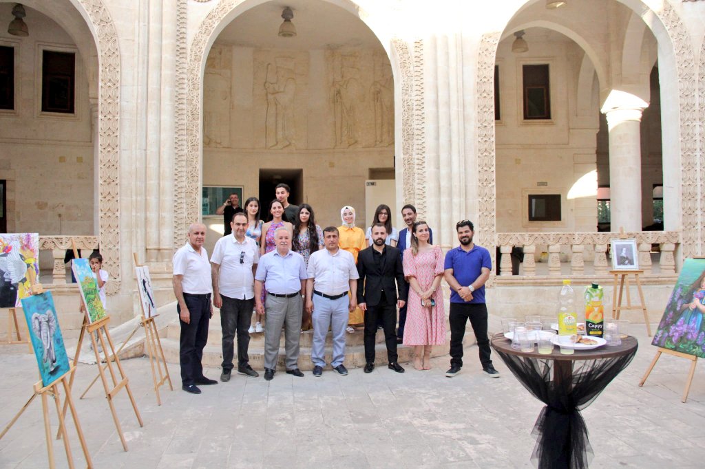 İlçe Millî Eğitim Müdürümüz Sayın Ümit ÇETİN, #Nusaybin Venüs Sanat Merkezi'nin öğretmen ve öğrencileri tarafından Mitanni Kültür Merkezi'nde düzenlenen "Resim Sergisi"nin açılışına katıldı.🎨🖼🖌️

Emek veren öğretmen ve öğrencileri tebrik ederiz.

<a href="/tcmeb/">Millî Eğitim Bakanlığı</a>
<a href="/Ercan_Kayabasi/">Ercan KAYABAŞI</a>