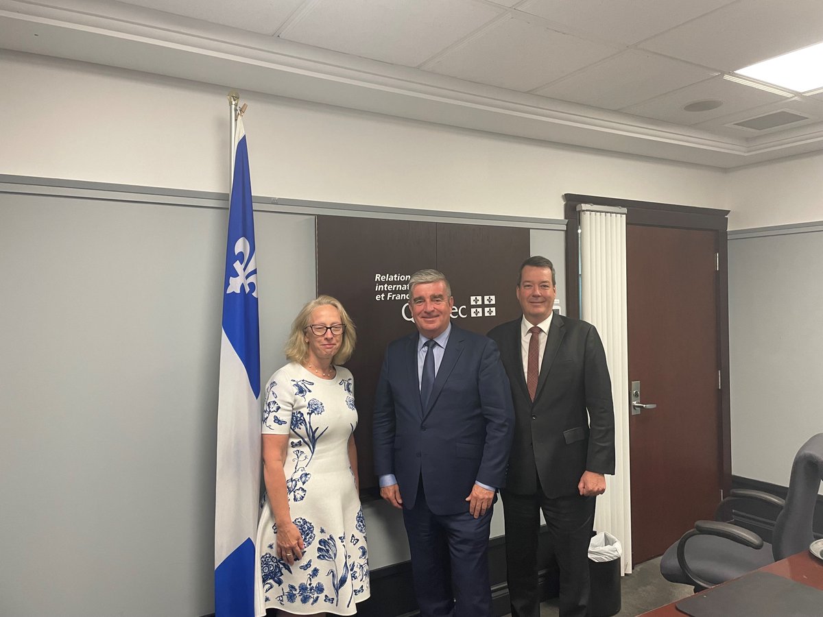 Ghislain Robichaud (@ghislaincan) on Twitter photo L’Ambassadrice du Canada en République populaire de Chine <a href="/canjenmay/">Jennifer May</a> et le Consul général du Canada à Shanghai @CGdavemurphy ont profité de leur passage à Québec pour rencontrer le sous-ministre <a href="/ASansCartier/">Alain Sans Cartier</a> afin de discuter du contexte chinois depuis sa réouverture. L’Ambassadrice du Canada en République populaire de Chine <a href="/canjenmay/">Jennifer May</a> et le Consul général du Canada à Shanghai @CGdavemurphy ont profité de leur passage à Québec pour rencontrer le sous-ministre <a href="/ASansCartier/">Alain Sans Cartier</a> afin de discuter du contexte chinois depuis sa réouverture.