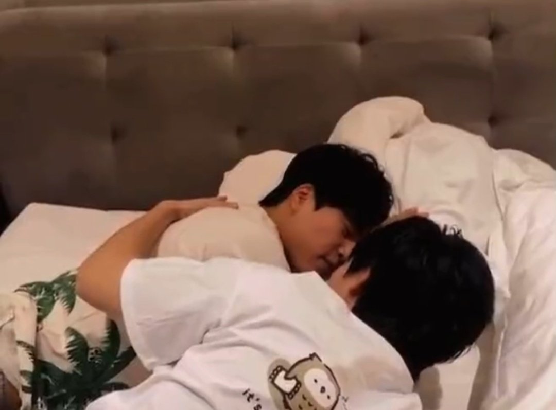 itsmanee_'s tweet photo. เนี่ย มันชาร์จไวมาก แบบ ชิบหายแล้วเพื่อนเจ็บ555555555555555555 https://t.co/c4q8bxjB3V