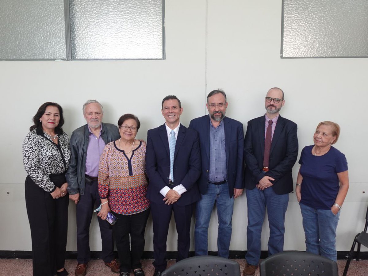 PartidoCOPEI_'s tweet photo. Nuestro candidato, Roberto Enríquez (@robertoenriq), ya está formalmente inscrito ante la Comisión Nacional de Primarias (@cnprimariave).

¡El objetivo es ver a Venezuela libre! 🇻🇪

#RobertoEnriquez #Sacudetelos #Primaria2023 https://t.co/YDUmEHb7mC
