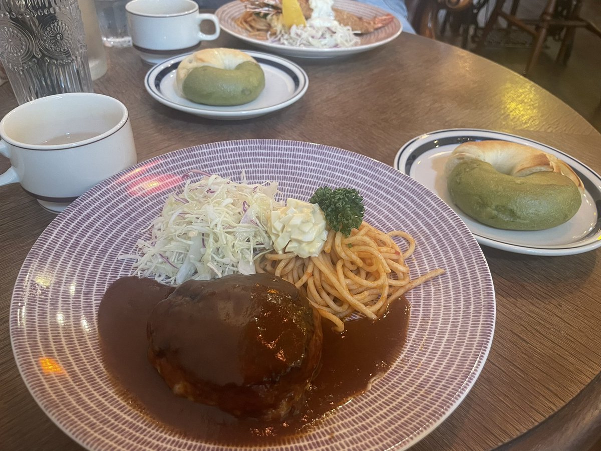 mananagatsu's tweet photo. ばんちゃんとランチした。
とっても幸せ時間でした!!
20年以上やもんねーー。
橋田雄一郎のカンパニーに出るらしい。
#伊藤えりこ
私たち #Aripe https://t.co/jvWCQLTneW