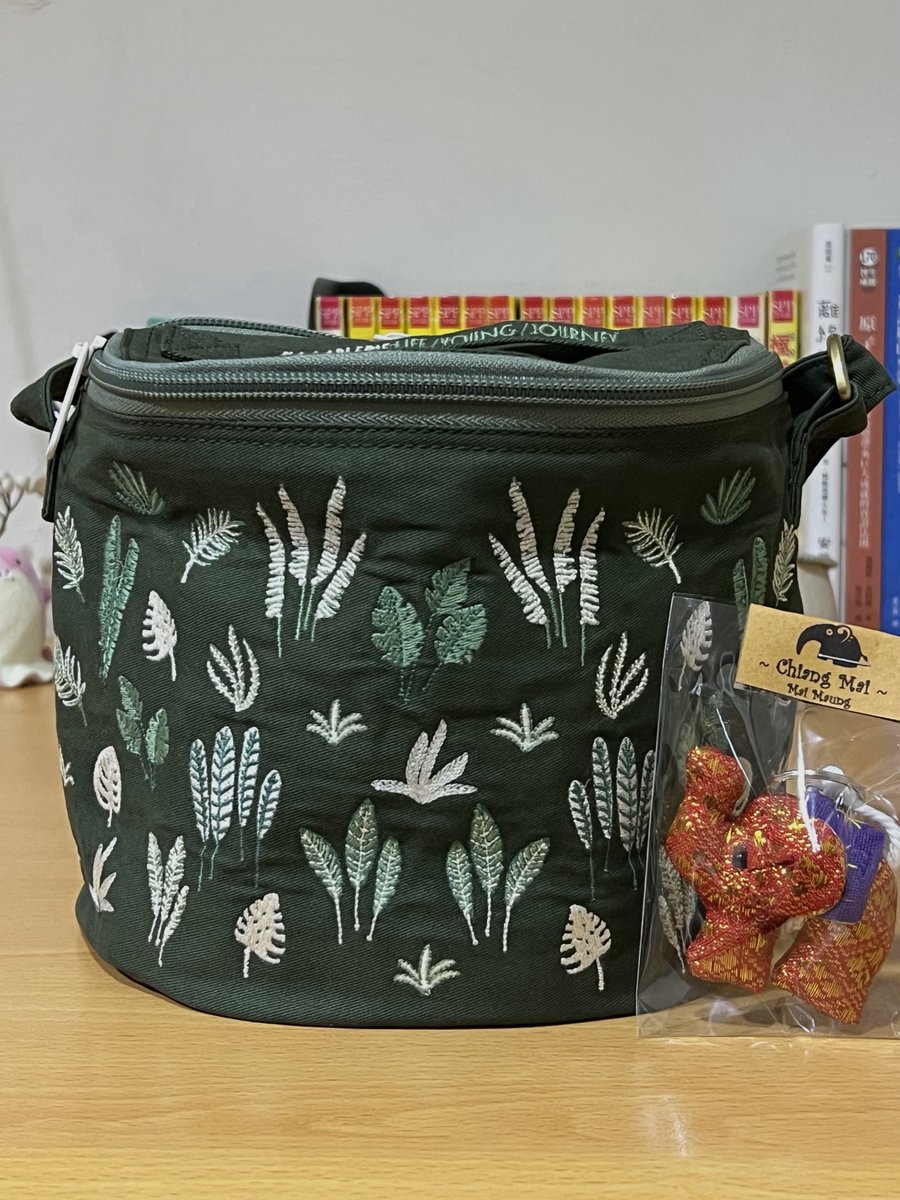 NitamaBizui's tweet photo. 又買他們家的袋!刺繡真的有夠美!但這次的包我不喜歡,裝個錢包、行充下面會沉下去⋯ 還是說布包都這樣(;´༎ຶД༎ຶ`)
-
賣家送我一隻大象吊飾,超可愛🐘
#Hamblepie #閉閉的生活點滴 https://t.co/CsAzthrJYu
