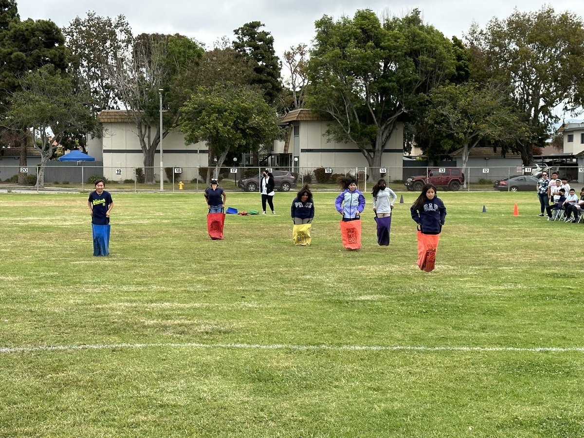 hesdgranado's tweet image. Wow…so many heartwarming and awesome events happening @WilliamsHESD! Thank you to all of our teacher organizers &amp;amp; PTA for collaborating to put on thoughtful celebrations, the Family Picnic &amp;amp; our annual Field Day event! #hesdpride #PTAstrong #funoutside