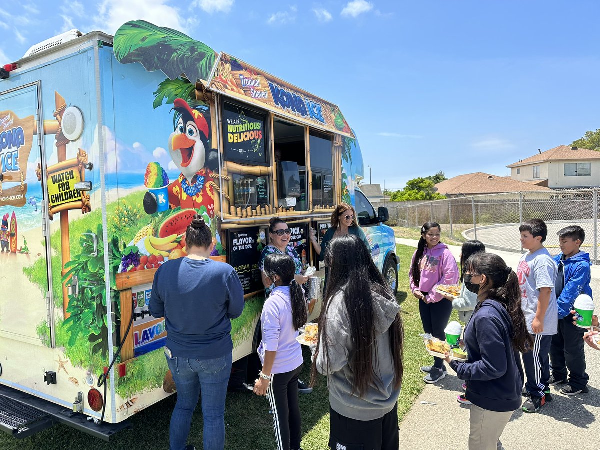 hesdgranado's tweet image. Wow…so many heartwarming and awesome events happening @WilliamsHESD! Thank you to all of our teacher organizers &amp;amp; PTA for collaborating to put on thoughtful celebrations, the Family Picnic &amp;amp; our annual Field Day event! #hesdpride #PTAstrong #funoutside