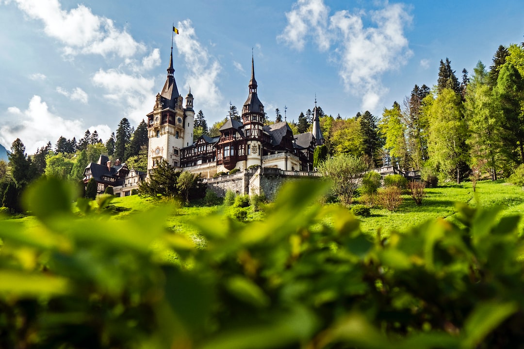 A Romantic Day Trip to Târgu Mureş 
 tripper.guide/romania/t%C3%A… 

 Fall in love all over again in romantic Târgu Mureş. 
 #travelguide #târgumureş #romania