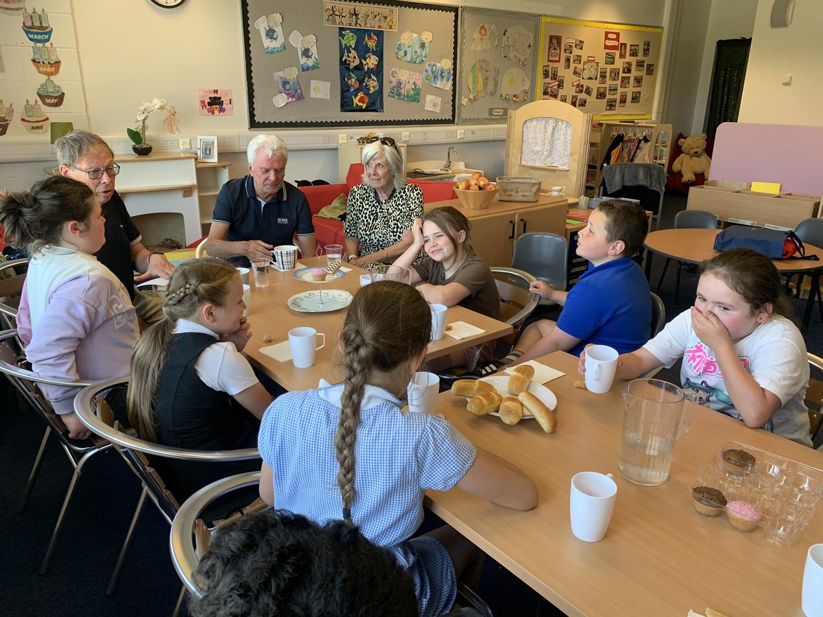 What an afternoon meeting the football legend Peter Cormack! Thank you so much for giving up your time and telling us all about your wonderful football career. 😊 <a href="/BroomhousePs/">BroomhousePS</a> <a href="/CormackPeter/">Peter Cormack</a> <a href="/ForgetMeNotes/">ForgetMeNotes</a> #makingmemories #onceinalifefime.