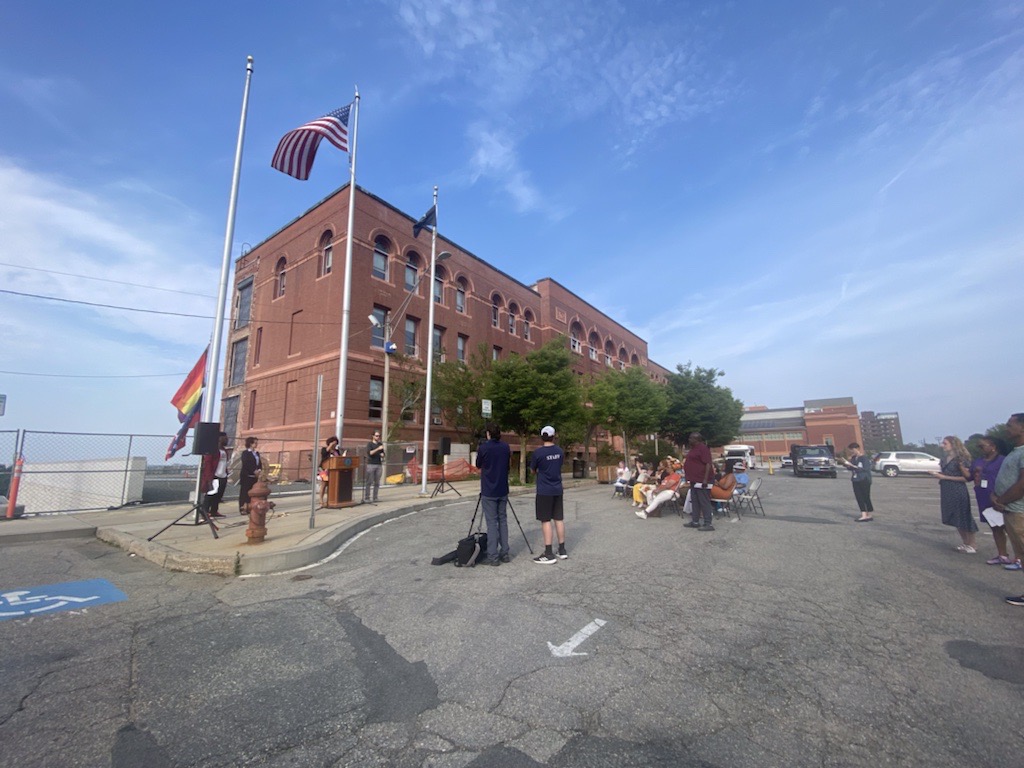 somerville_rsj's tweet photo. Last night was @SomervilleCity's first Juneteenth ceremony. Today, our work continues.

A big thank you to everyone - especially our speakers and presenters - who made Somerville's first Juneteenth ceremony a truly special occasion. https://t.co/R65mPWromA
