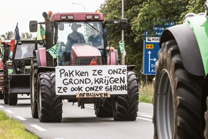 De uitkoop van boeren is begonnen. Werk je niet mee dan volgt GEDWONGEN onteigening. De meeste boeren hebben aangegeven NIET mee te werken met de overheid!

Doe een ❤️ &amp; RT als je de boeren steunt in het GEVECHT voor hun voortbestaan!