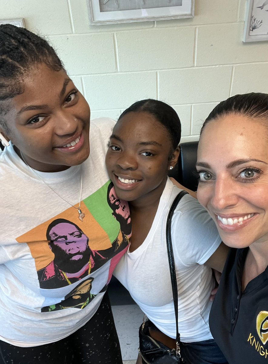 Sandra Schmidt tweet media