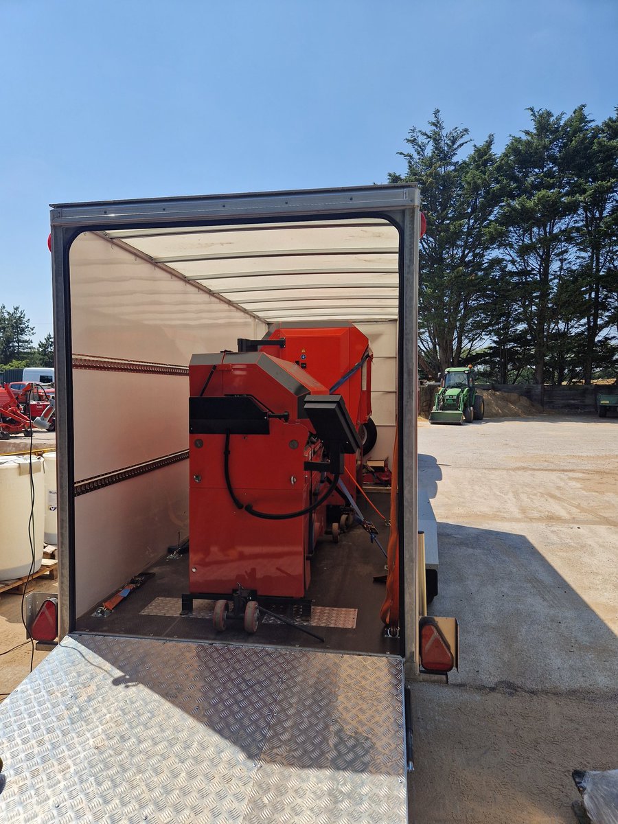 Massive thanks to <a href="/neilhullah/">Cut Sharp</a> from <a href="/BernhardCompany/">Bernhard and Company</a> for he's excellent tournament support in the run up to the <a href="/RandA/">The R&A</a> Amateur championships <a href="/SandAGolfClub/">S&A Golf Club</a> and <a href="/SandAgreens/">S&A Greenstaff</a>
Also all the best to <a href="/Hillside_Greens/">Life on the Links</a> who are co-hosting this prestigious golfing event.