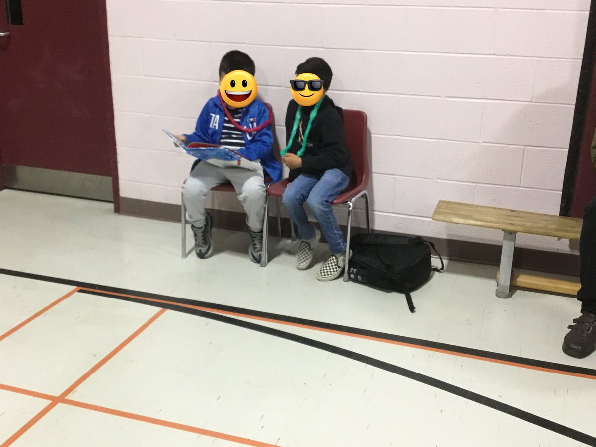 Thanks to <a href="/tchisholm20/">Tracy Chisholm</a>, our primary teachers and Home and School for a successful Books for Breakfast <a href="/WSherwoodFox/">WSherwoodFox</a>! Our grade 2s and 3s were thrilled with their new books!!! Special shout out to Ms. Burfoot for all she did to organize this event! 🦊📚