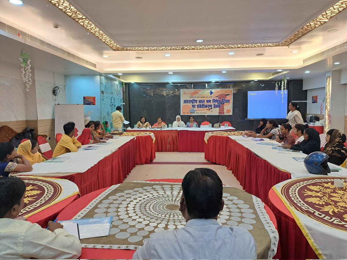 VigyanF's tweet photo. Today,On #WorldDayAgainstChildLabour ,a sensitization meeting was organized in Lucknow with various stakeholders related to children. The objective of the meeting is to create an atmosphere against child labor.
@basicshiksha_up @ilo @LabourMinistry @UPLABOURDEPT @IamSandeepKhare https://t.co/mtvng1z2oY
