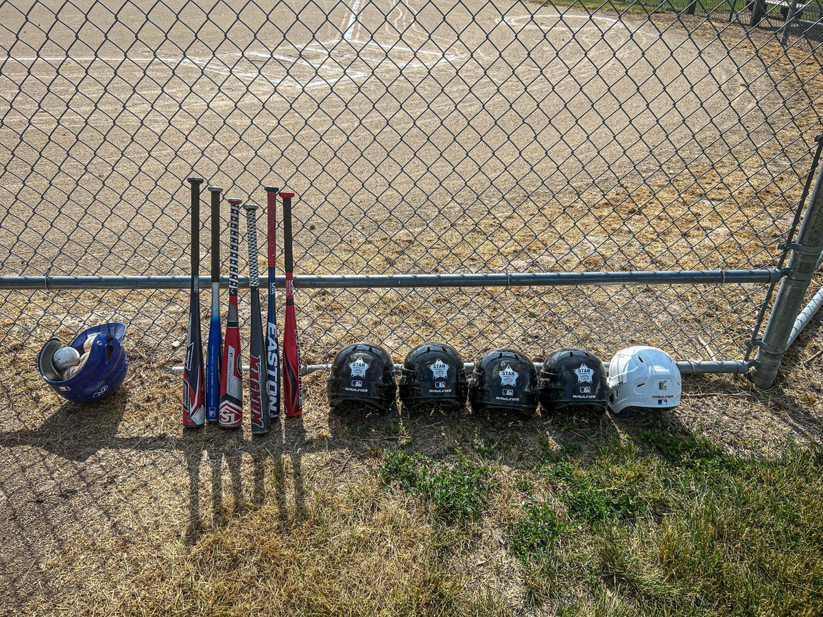 Star_Equipment's tweet photo. ⚾ PLAY BALL!!! ⚾️
It's a new season with fresh gear for the Anamosa Raiders baseball team.
After they lost their gear in a fire, our CR branch donated helmets and bats to the team!
Good luck on the season, Raiders!
#StarEquipment #StarCommunity #PlayBall https://t.co/AVP6Woi7Sj