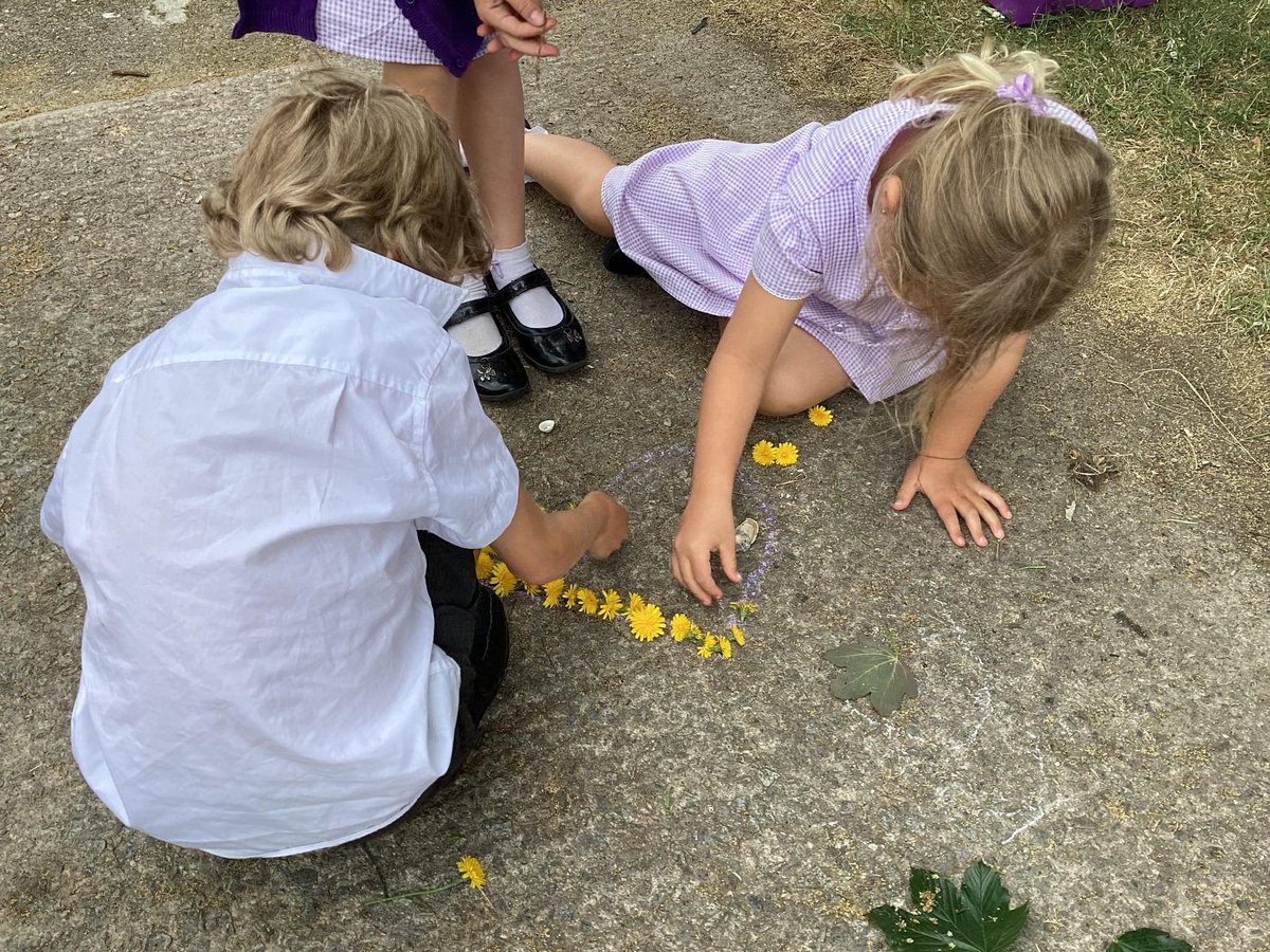 plaistowhill's tweet photo. The Badger class did some beautiful land art today. What a creative bunch!
#PlaistowHill #Plymouth #school #HorizonMAT https://t.co/9aU8kzs6fg