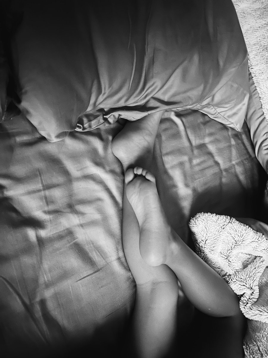 Tee_Chav's tweet photo. Life Lately: Waking up to tiny feet in my face. 🩵 https://t.co/0uD3MHTH0s