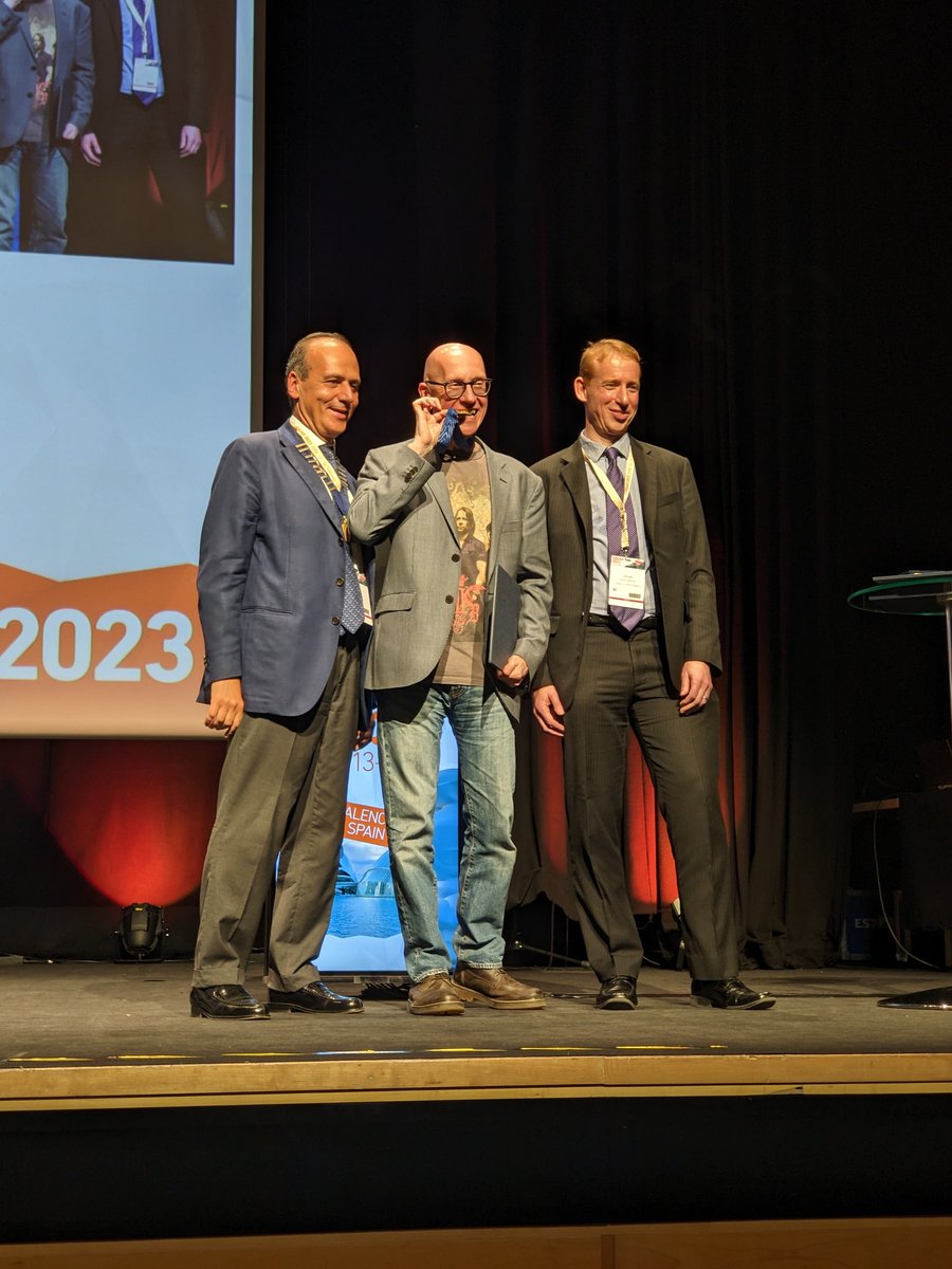 And there's more...

A massive congratulations from all of @BSGAR_UK also goes to Steve Halligan who has just been awarded the @EsgarSociety Gold Medal! An amazing achievement!

Here he is receiving the medal from Andrea Laghi and @profstuartaylor 👏🏅🏅👏

#esgar2023 #bigdeal