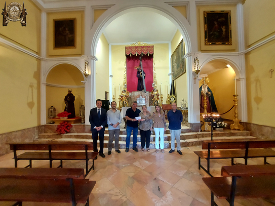 Hermano Mayor saliente, y del Rector de Espiritualidad, D. Eduardo Fernández.

¡¡ AYÚDANOS A AYUDAR !!

#AyudanosAAyudar 
#CalvarioHuelva
#PazYBien
#CogeTuCruzYSigueme