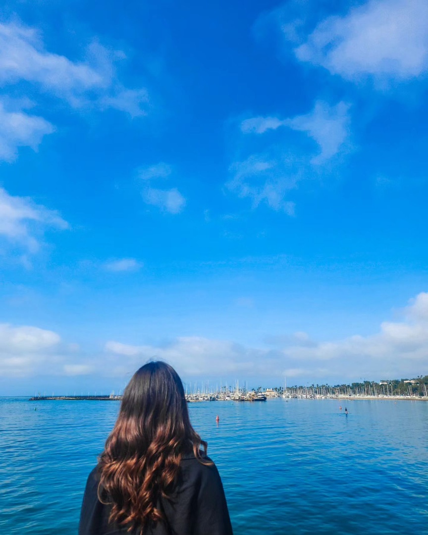 Soak up the sunshine and take in the breathtaking summer vista in Santa Barbara. ☀️  #SeeSB 

📷: hannahstarkiller